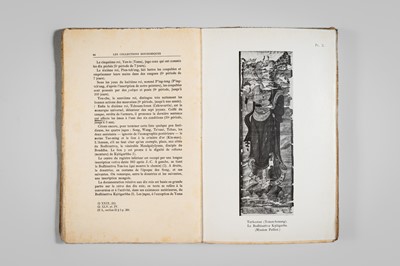 Lot 829 - A GROUP OF 25 AUCTION CATALOGS AND BOOKS ON EAST ASIAN ART