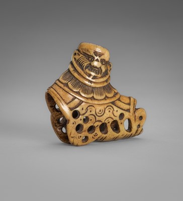 Lot 459 - A FINE ANTLER ‘SILK SEAL’ NETSUKE OF A FOREIGNER