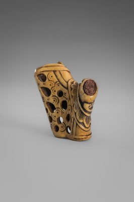 Lot 459 - A FINE ANTLER ‘SILK SEAL’ NETSUKE OF A FOREIGNER