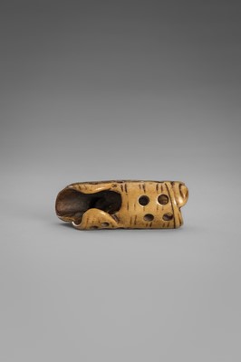Lot 459 - A FINE ANTLER ‘SILK SEAL’ NETSUKE OF A FOREIGNER