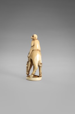 Lot 348 - AN IMPRESSIVE MARINE IVORY NETSUKE OF A MONKEY ON A HORSE