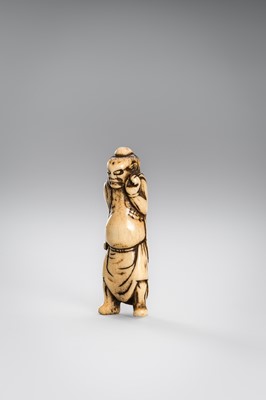Lot 463 - A FINE AND EARLY ANTLER NETSUKE OF A NIO GUARDIAN