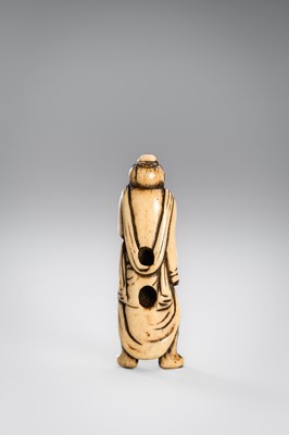 Lot 463 - A FINE AND EARLY ANTLER NETSUKE OF A NIO GUARDIAN