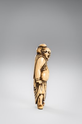 Lot 463 - A FINE AND EARLY ANTLER NETSUKE OF A NIO GUARDIAN