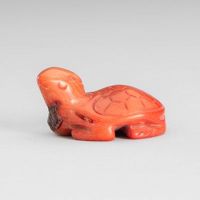 Lot 881 - A SMALL CORAL CARVING OF A TURTLE, QING DYNASTY