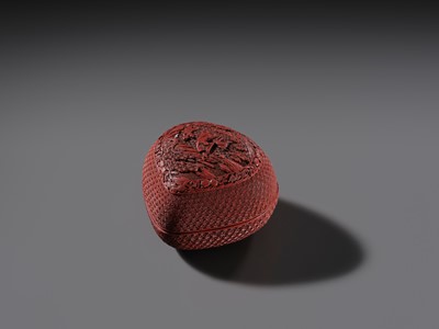 Lot 115 - A CINNABAR LACQUER PEACH-FORM BOX AND COVER DEPICTING SHOULAO, 18TH CENTURY