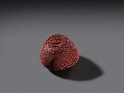 Lot 115 - A CINNABAR LACQUER PEACH-FORM BOX AND COVER DEPICTING SHOULAO, 18TH CENTURY