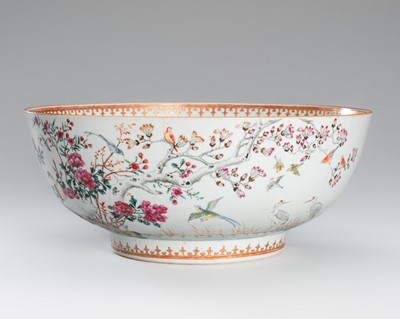 Lot 1133 - A LARGE FAMILLE ROSE PORCELAIN ‘HUNDRED BIRDS’ PUNCH BOWL, QING DYNASTY