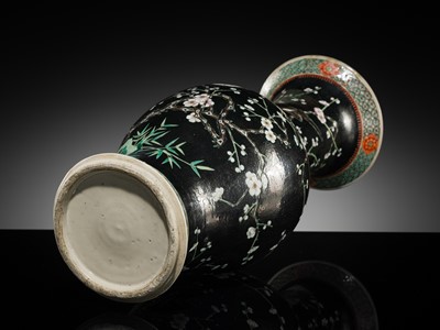 A LARGE FAMILLE NOIRE ‘MAGPIES AND PRUNUS’ PHOENIX TAIL PALACE VASE, YENYEN, 19TH CENTURY