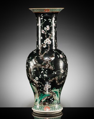 A LARGE FAMILLE NOIRE ‘MAGPIES AND PRUNUS’ PHOENIX TAIL PALACE VASE, YENYEN, 19TH CENTURY