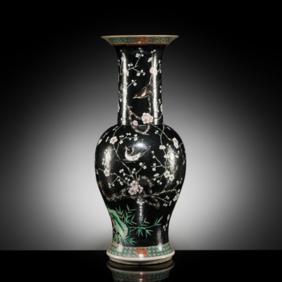 A LARGE FAMILLE NOIRE ‘MAGPIES AND PRUNUS’ PHOENIX TAIL PALACE VASE, YENYEN, 19TH CENTURY