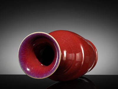 A LARGE FLAMBÉ GLAZED BALUSTER VASE, LATE 19TH CENTURY