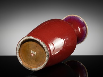 A LARGE FLAMBÉ GLAZED BALUSTER VASE, LATE 19TH CENTURY