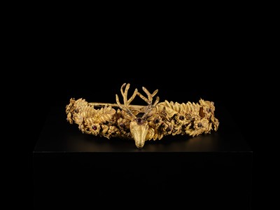 Lot 84 - A RARE GEMSTONE-SET GOLD WREATH WITH A STAG’S HEAD, HELLENISTIC PERIOD