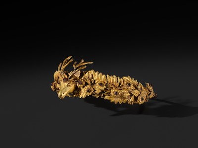 Lot 84 - A RARE GEMSTONE-SET GOLD WREATH WITH A STAG’S HEAD, HELLENISTIC PERIOD