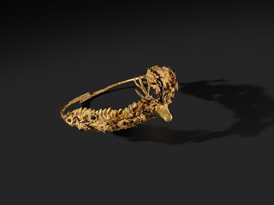 Lot 84 - A RARE GEMSTONE-SET GOLD WREATH WITH A STAG’S HEAD, HELLENISTIC PERIOD