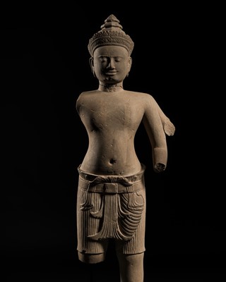 Lot 265 - A RARE AND IMPORTANT SANDSTONE FIGURE OF VISHNU, ANGKOR PERIOD, PRE RUP STYLE