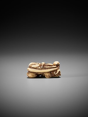 IKKOSAI: A FINE IVORY NETSUKE OF MARINE LIFE
