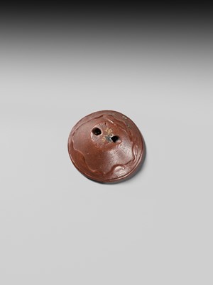 Lot 494 - NOMURA CHOHEI: A RARE LACQUERED AND INLAID CERAMIC NETSUKE OF A MORTAR WITH SHELLS