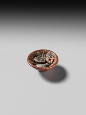 Lot 494 - NOMURA CHOHEI: A RARE LACQUERED AND INLAID CERAMIC NETSUKE OF A MORTAR WITH SHELLS