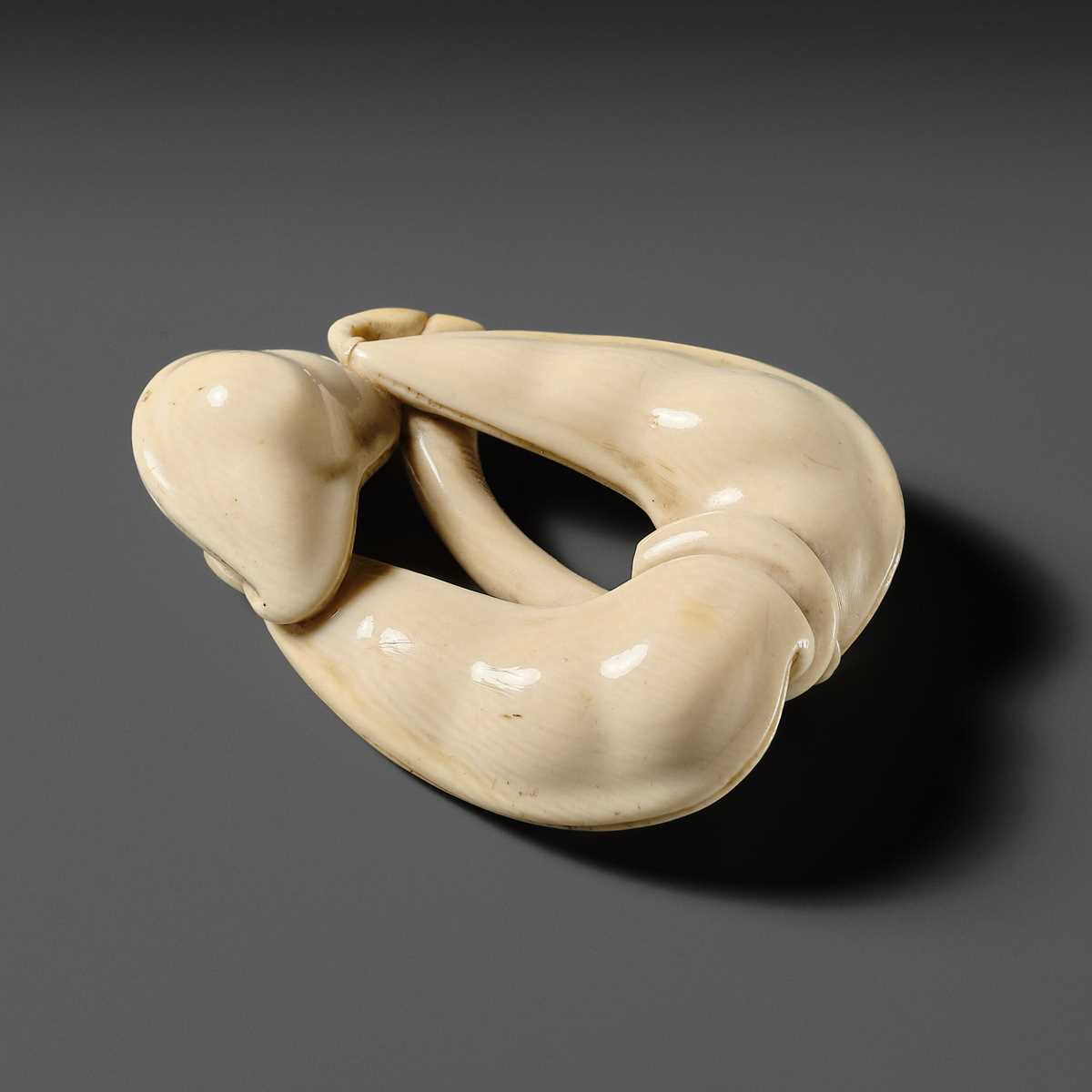 Lot 136 - AN IVORY NETSUKE OF EDAMAME BEAN PODS