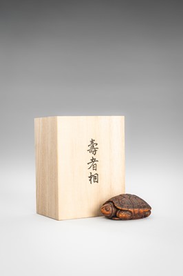 Lot 507 - YIREN: A CONTEMPORARY WOOD NETSUKE OF A TORTOISE