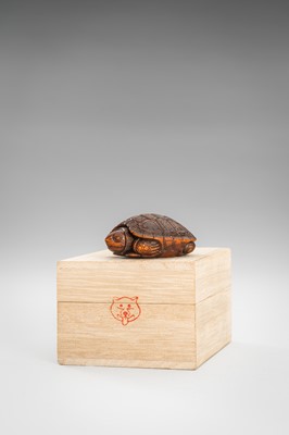 Lot 507 - YIREN: A CONTEMPORARY WOOD NETSUKE OF A TORTOISE