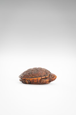 Lot 507 - YIREN: A CONTEMPORARY WOOD NETSUKE OF A TORTOISE