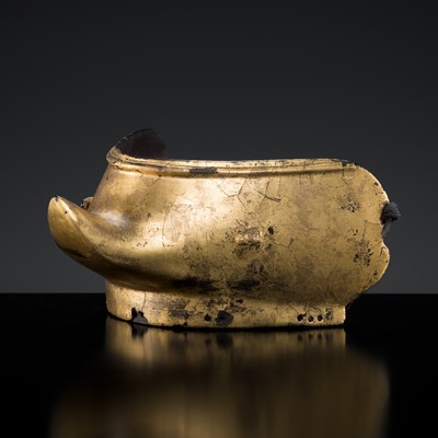 Lot 513 - A RARE GOLD-LACQUERED IRON HOATE (CHIN DEFENSE)