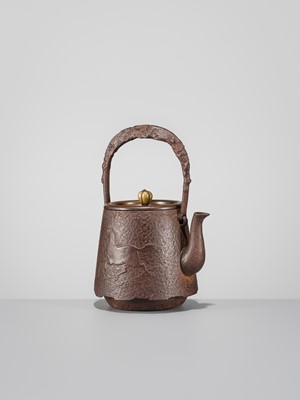 Lot 34 - SEISUKE: AN IRON TETSUBIN (TEA KETTLE) WITH GALLOPING HORSE