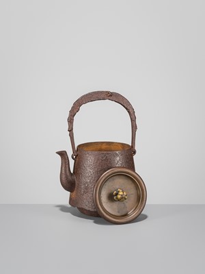 Lot 34 - SEISUKE: AN IRON TETSUBIN (TEA KETTLE) WITH GALLOPING HORSE