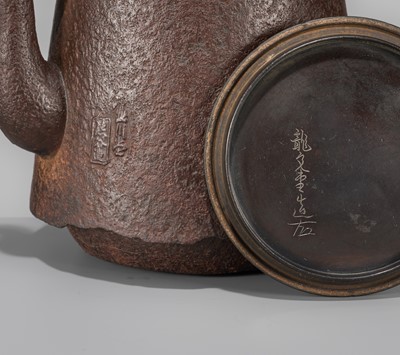Lot 34 - SEISUKE: AN IRON TETSUBIN (TEA KETTLE) WITH GALLOPING HORSE