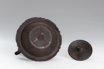 Lot 2 - AN IRON TETSUBIN (TEA KETTLE) WITH CHINESE INSCRIPTIONS