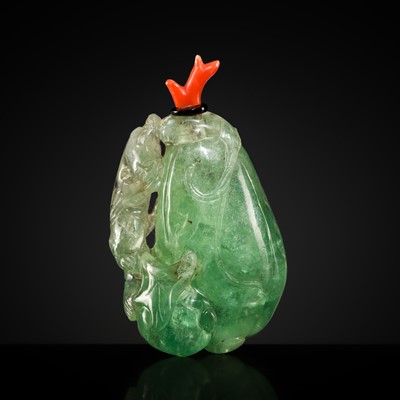 Lot 195 - AN UNUSUAL GREEN HARDSTONE ‘GOURD AND SQUIRREL’ SNUFF BOTTLE, 19TH CENTURY