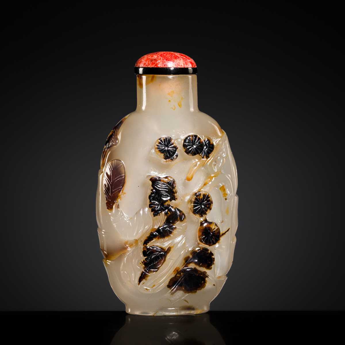 A FINE SILHOUETTE AGATE SNUFF BOTTLE WITH IMMORTAL, 19TH CENTURY