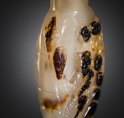 A FINE SILHOUETTE AGATE SNUFF BOTTLE WITH IMMORTAL, 19TH CENTURY
