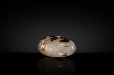 A FINE SILHOUETTE AGATE SNUFF BOTTLE WITH IMMORTAL, 19TH CENTURY