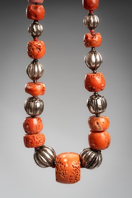 Lot 755 - A NECKLACE WITH 31 SILVER AND CORAL BEADS