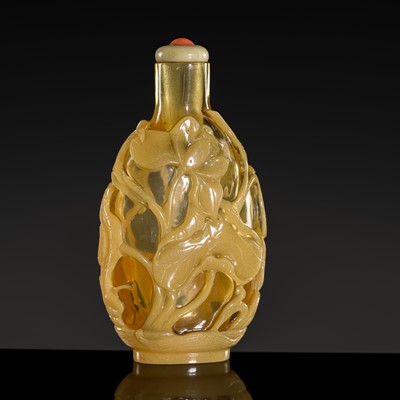 Lot 478 - A YELLOW OVERLAY AMBER GLASS 'EGRET AND LOTUS' SNUFF BOTTLE, 1750-1820