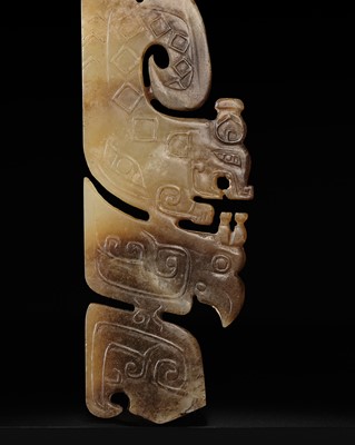 Lot 115 - A CELADON AND BROWN JADE ‘DRAGON AND BIRD’ PENDANT, SHANG DYNASTY