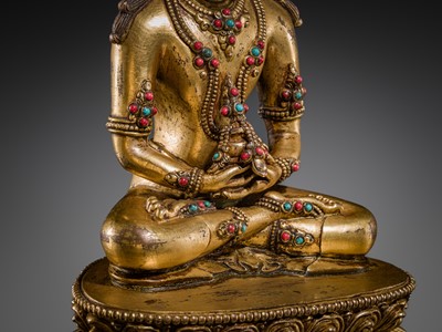 Lot 26 - AN INLAID GILT-BRONZE FIGURE OF AMITAYUS, TIBET, 19TH TO EARLY 20TH CENTURY