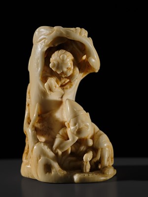 Lot 96 - A SUPERB IVORY NETSUKE OF TAIRA NO KOREMOCHI