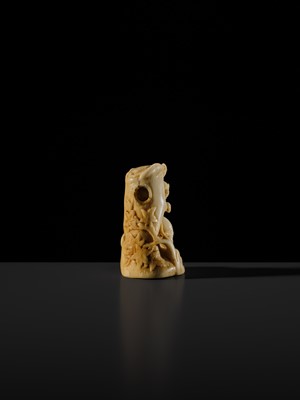 Lot 96 - A SUPERB IVORY NETSUKE OF TAIRA NO KOREMOCHI