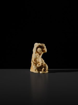 Lot 96 - A SUPERB IVORY NETSUKE OF TAIRA NO KOREMOCHI