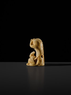 Lot 96 - A SUPERB IVORY NETSUKE OF TAIRA NO KOREMOCHI