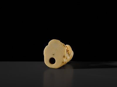 Lot 96 - A SUPERB IVORY NETSUKE OF TAIRA NO KOREMOCHI