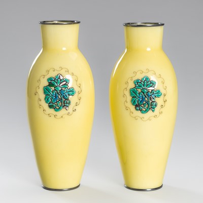 Lot 170 - ANDO JUBEI: A PAIR OF YELLOW CLOISONNÉ VASES