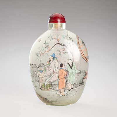 Lot 1040 - A LARGE INSIDE-PAINTED GLASS SNUFF BOTTLE WITH FIGURAL SCENES
