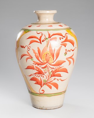 Lot 1199 - A POLYCHROME-PAINTED CIZHOU-STYLE PORCELAIN VASE, MEIPING, EARLY 20TH CENTURY