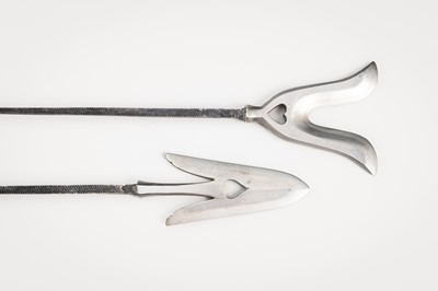 Lot 541 - A SET OF TWO YANONE (ARROWHEADS)